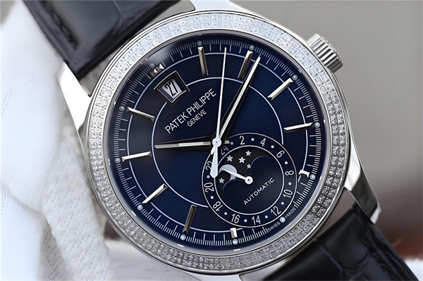 百达翡丽手表表盘有划痕原因是啥