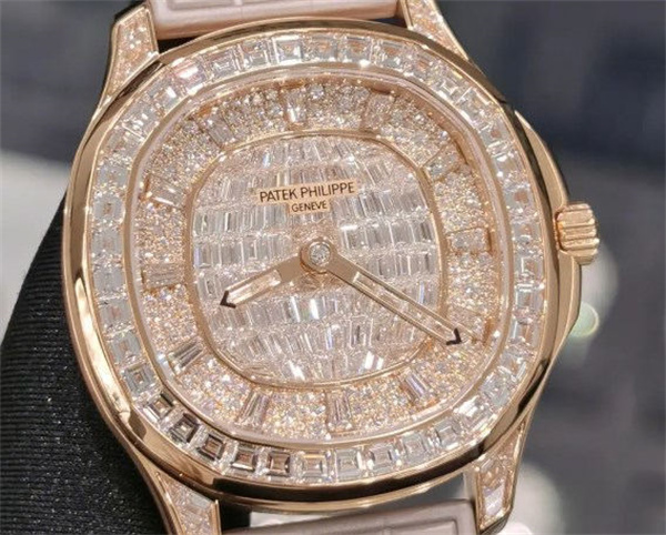 百达翡丽手表表蒙有划痕怎么处理